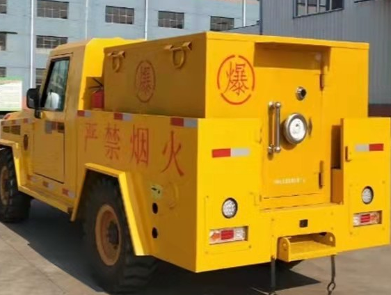 锡林浩特凯龙爆破器材运输车：保障爆破任务的安全运行